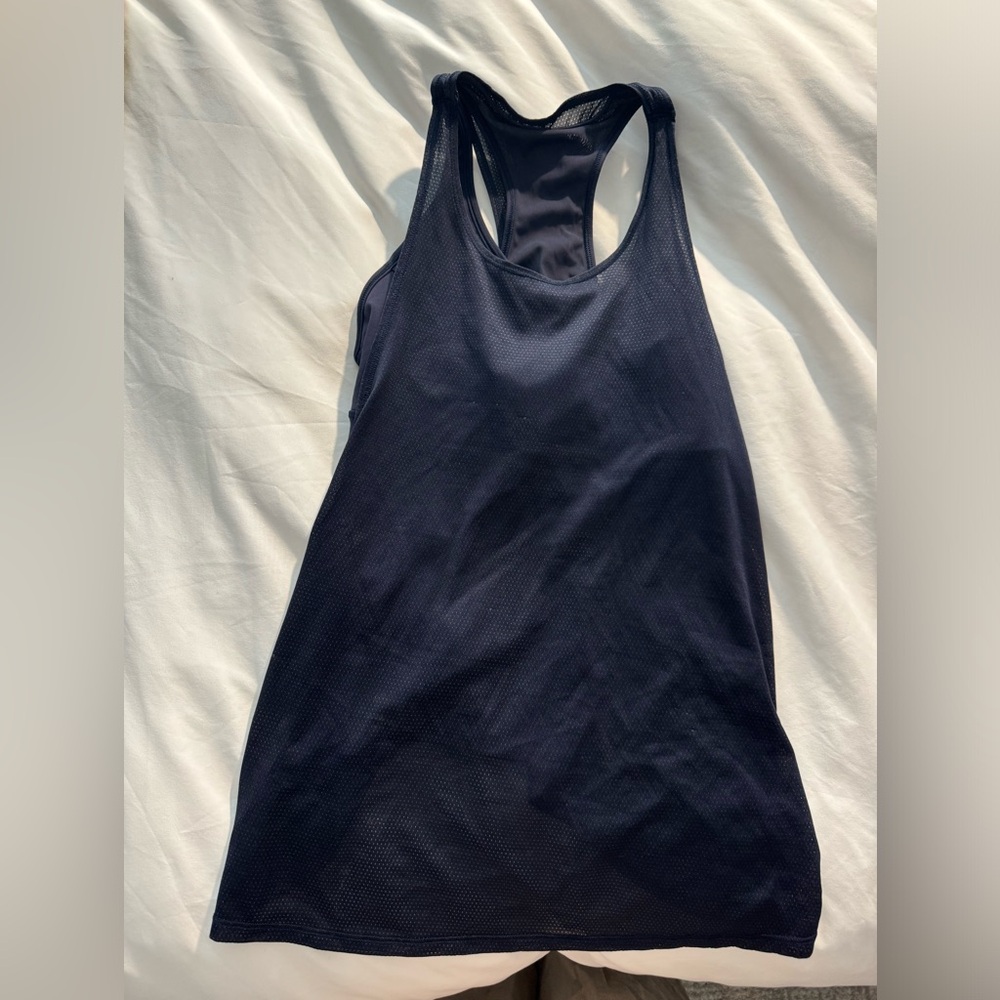 Lulu Lemon workout out Jersey with built-in bra